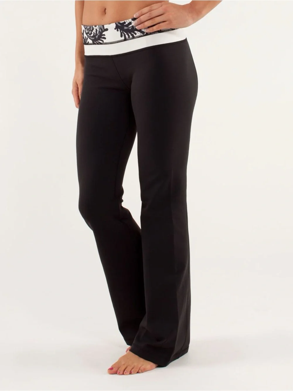 Vintage Lululemon Groove Pant (Regular) in Black/Laceoflage Polar Cream Black 8